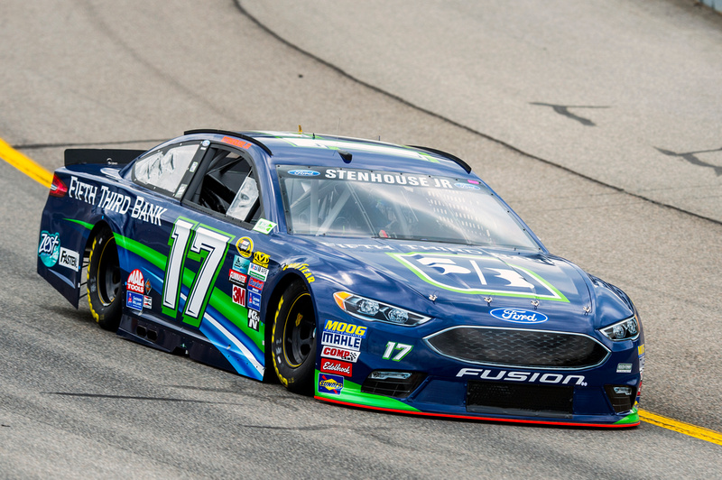 Stenhouse Jr. Finishes 26th After Late-Race Vibration