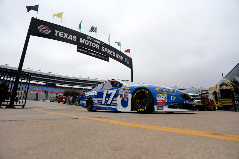 Stenhouse Jr. Finishes 16th in Rain Shortened Race at Texas