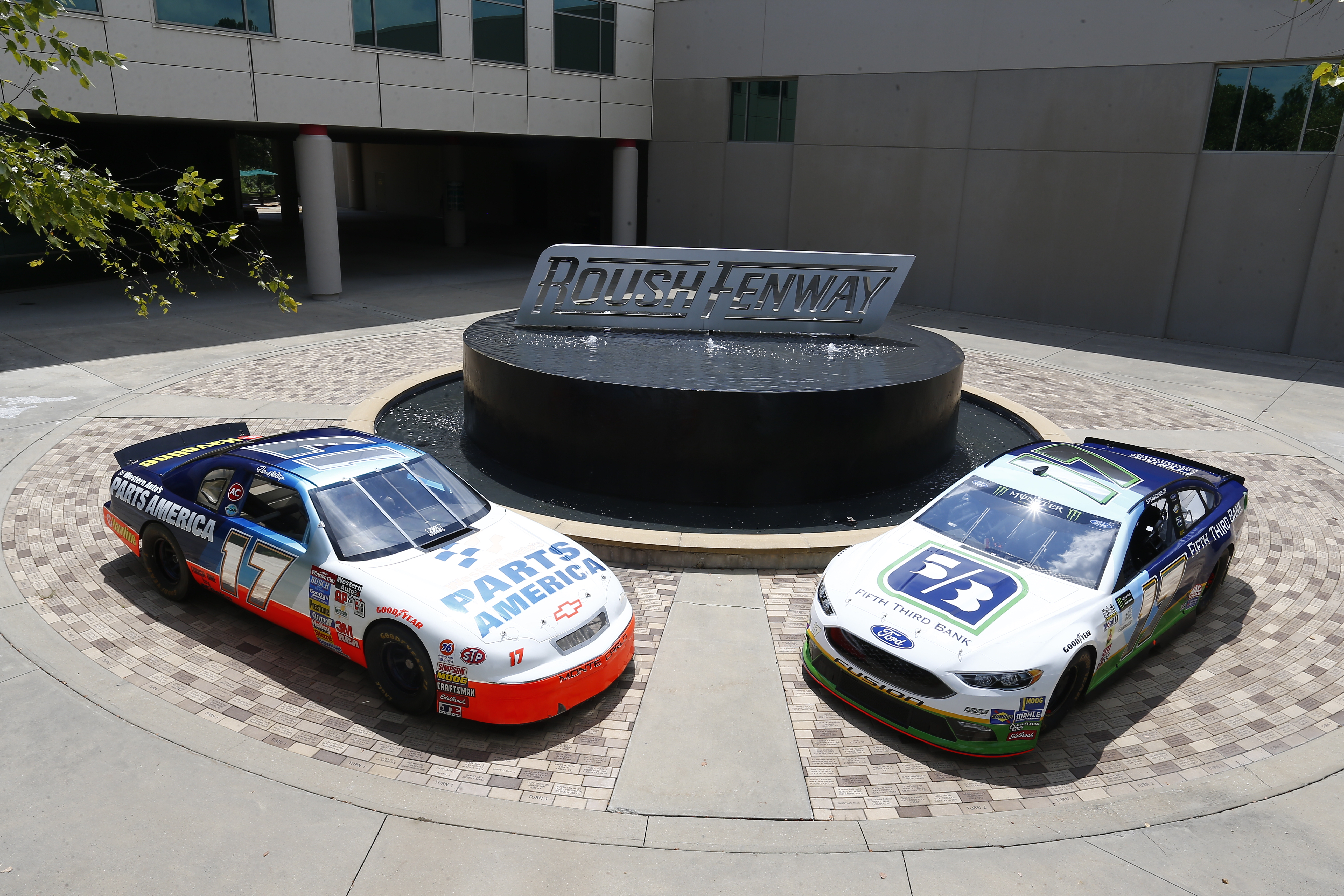 Stenhouse To Honor Waltrip with Darlington Throwback Scheme