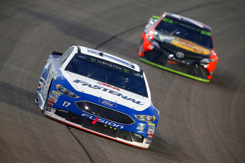 Stenhouse Jr. Bounces Back After Flat Tire to Finish 15th in Season Finale