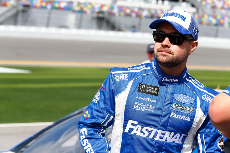 Stenhouse Jr. Finishes 29th in Season Opener After Being Collected in Late-Race Accident