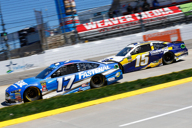 Stenhouse Finishes 37th at Martinsville
