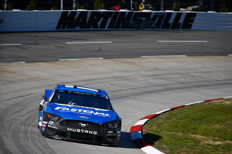 Stenhouse Finishes 25th in Martinsville
