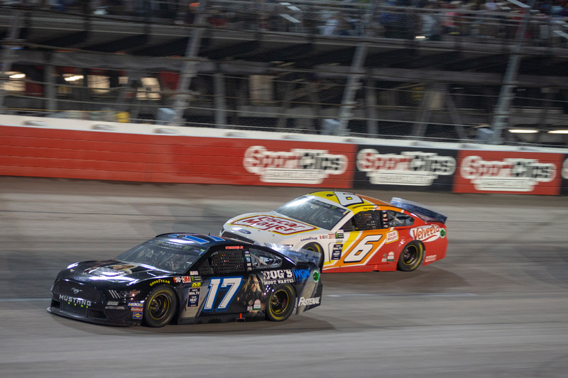 Mechanical Issue Forces Stenhouse to Settle with a 33rd-Place Finish at Darlington