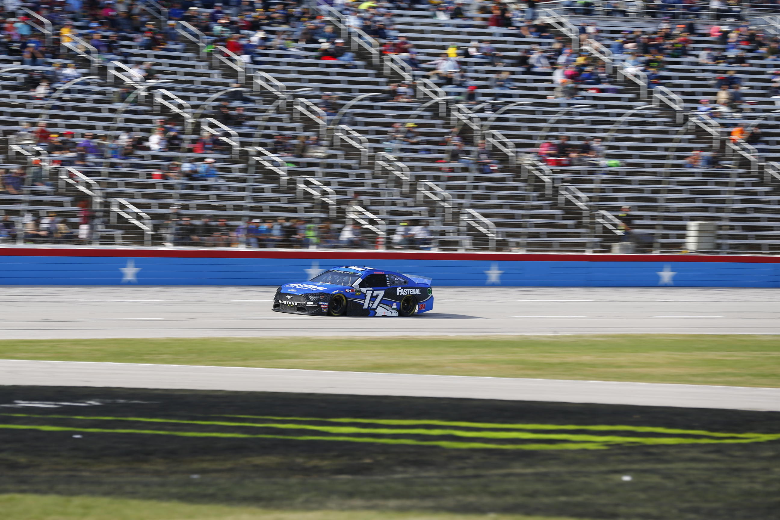 Early Race Incident Ends Stenhouse’s Day at Texas